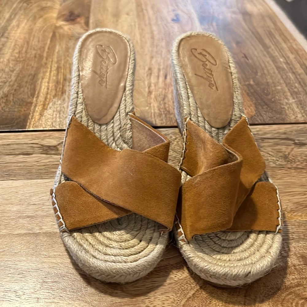 Bettye Muller Tan Wedges/Espadrille size 7 Brand New.